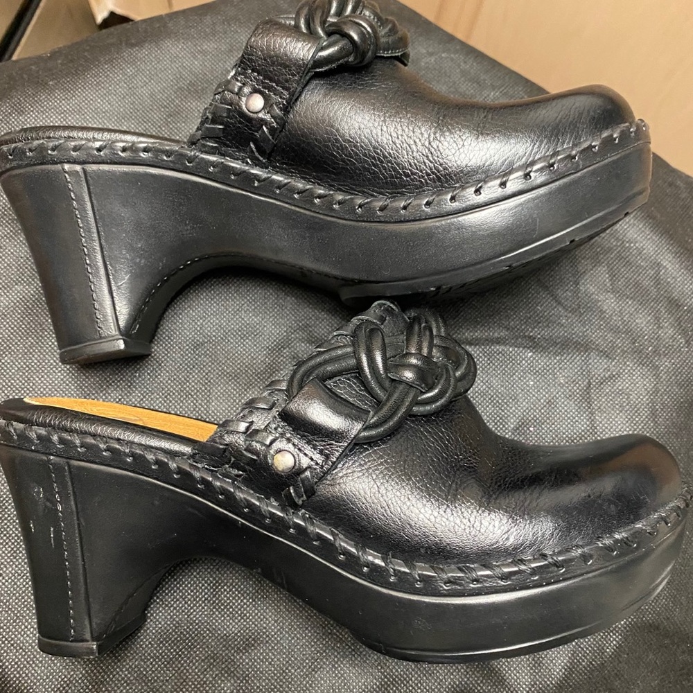 Nurture Clogs
